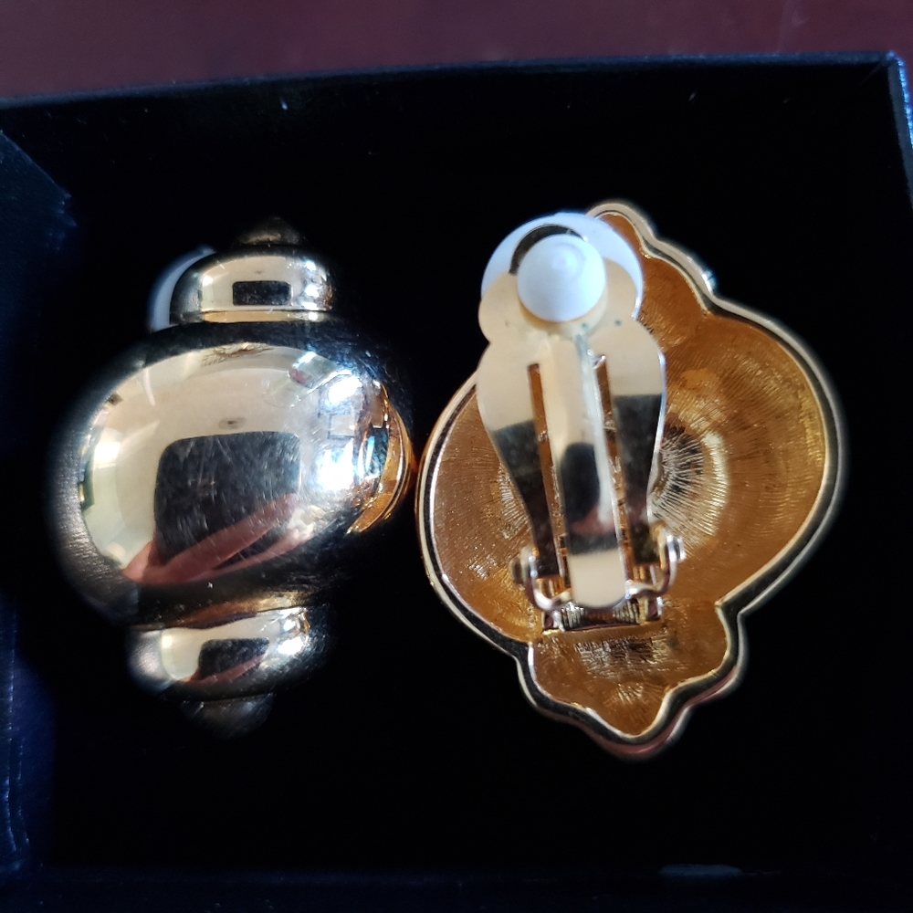 GOLD-TONE CLIP EARRINGS - Picture 2 of 2